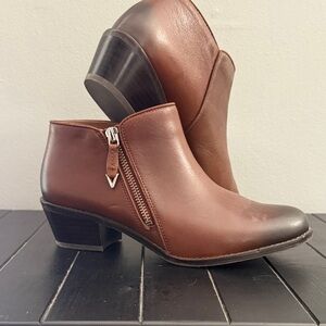 Vionic Leather Jolene Ankle Boots